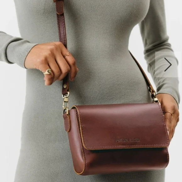 Portland Leather Metro Crossbody - Picture 3 of 5